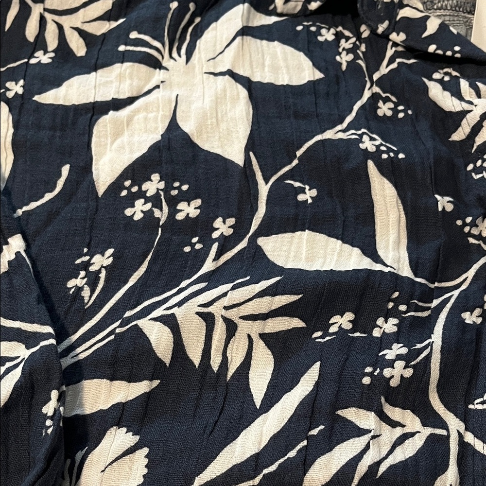 Navy and White Floral Blouse - Picture 3 of 4